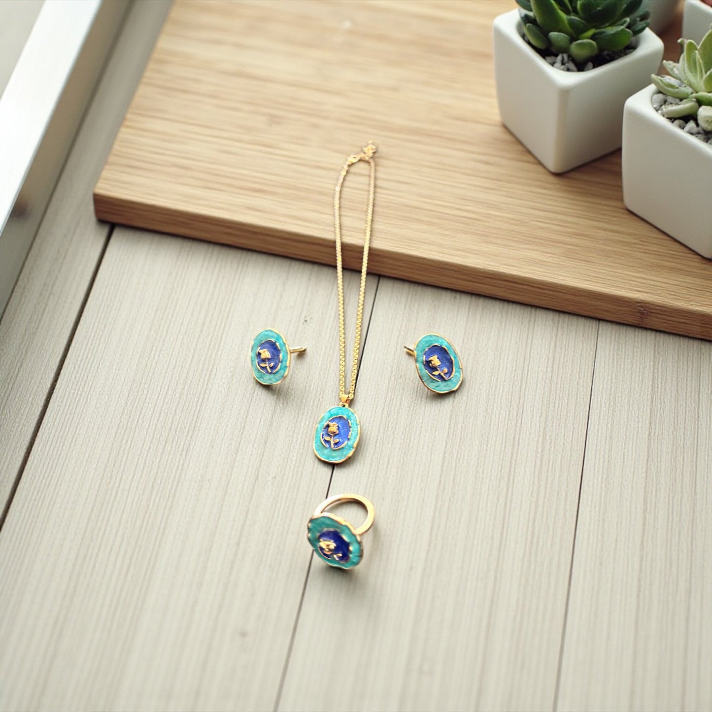 Enamel Chain Set
